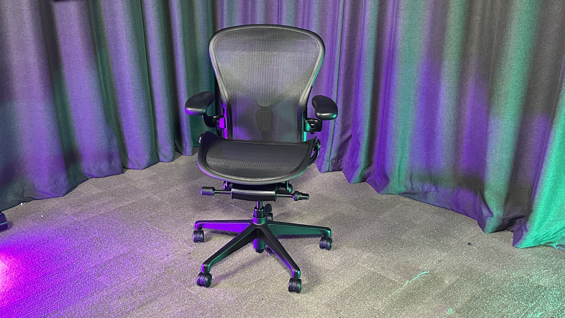 Warum ein Herman Miller Aeron Stuhl refurbished die beste Wahl für Ihr Büro ist