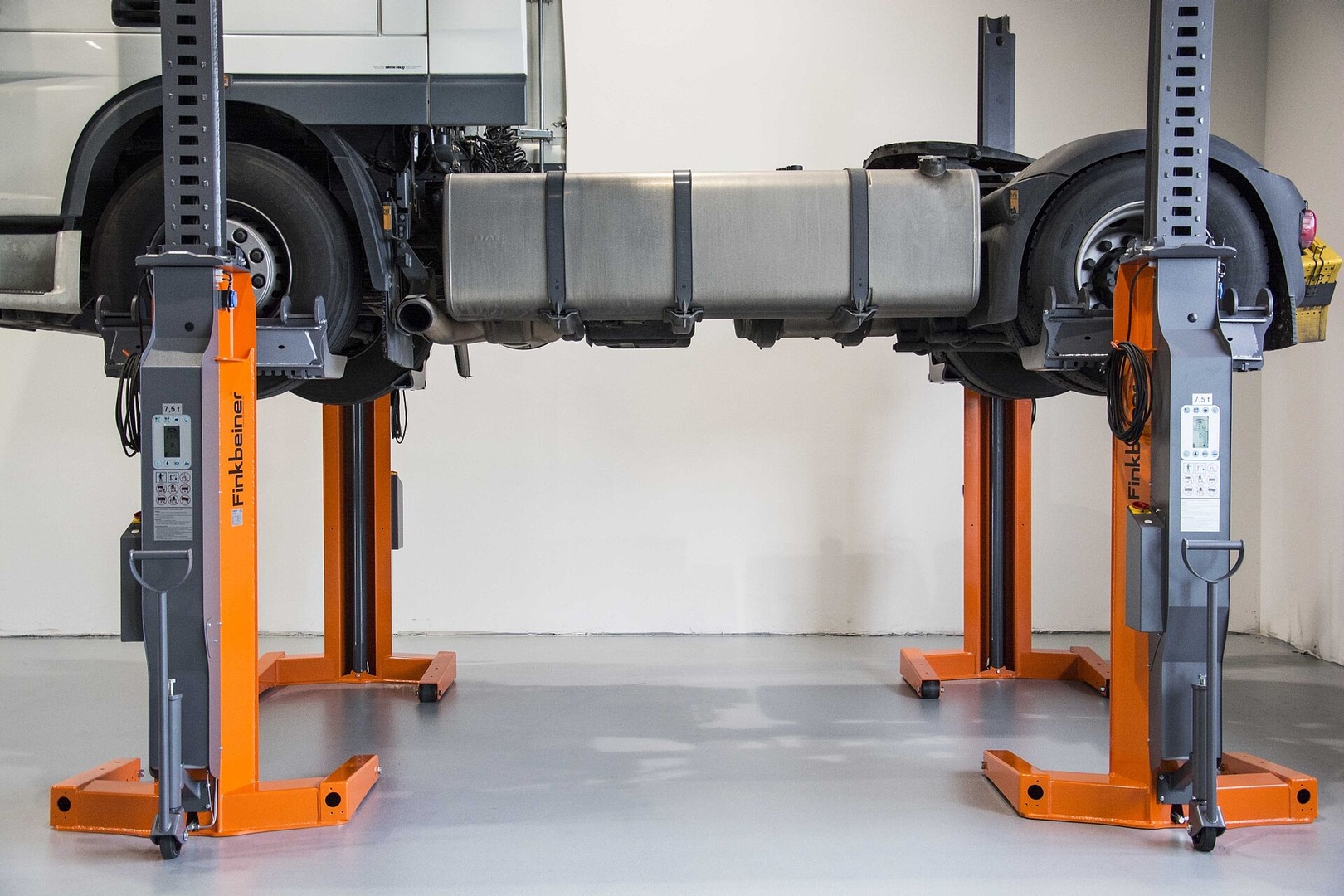 Radgreifer Hebebühne für maximale Flexibilität bei schweren Fahrzeugen